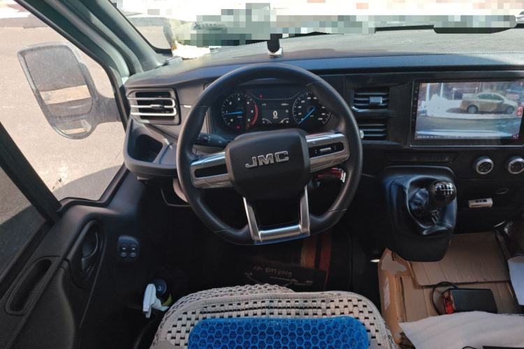 Used JMC Fushun 2023 2.0T Manual Short Wheelbase Low-Roof Commercial Multi-Purpose Passenger Vehicle 6 Seats with Lift-Up Tailgate
