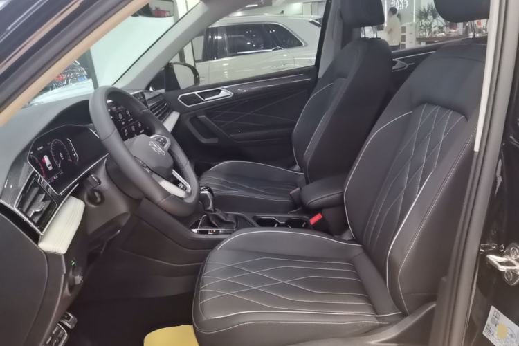 Used Volkswagen Tiguan L 2024 Outstanding Model 330TSI Automatic Two-Wheel Drive R-Line Dragon Glory Edition