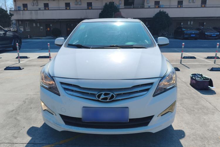 Used Hyundai Verna (older generation) 2014 1.4L Manual Smart GLS Trim