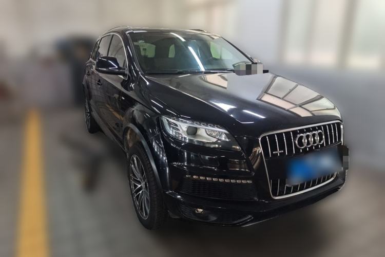 Used Audi Q7 2014 35 TFSI Exclusive Edition Front Right 45 Deg