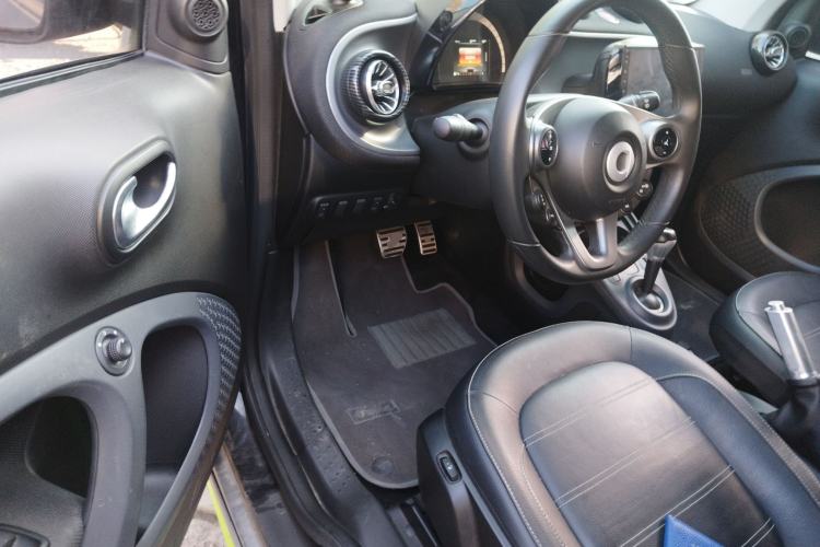 Used smart fortwo 2016 0.9T 66kW Hardtop Pioneer Edition Driver Seat