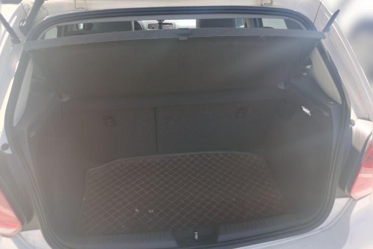 Used Volkswagen Polo 2016 1.6L Manual Comfort Model Trunk