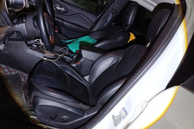 Used Jeep Cherokee 2017 2.4L Professional Smart Edition Left Front Seat