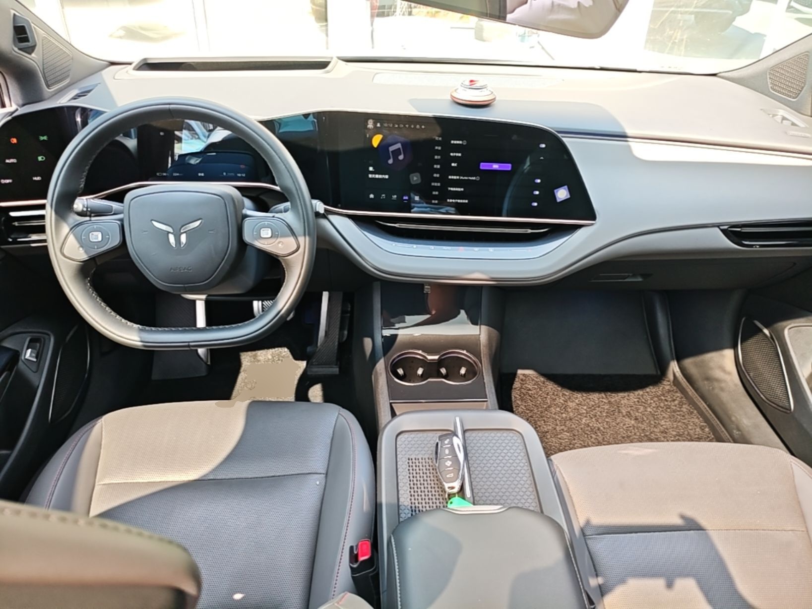 Hongqi EH7 2025 640 All-Wheel Drive Smart Selection Edition — снимка 12