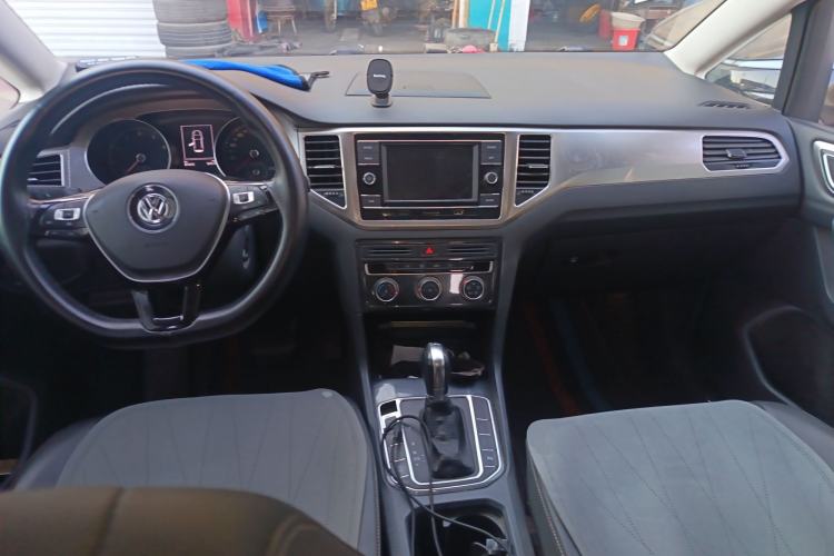 Used Volkswagen Golf Sportsvan 2019 280TSI Automatic Sentinel Model China VI Standard Center Console