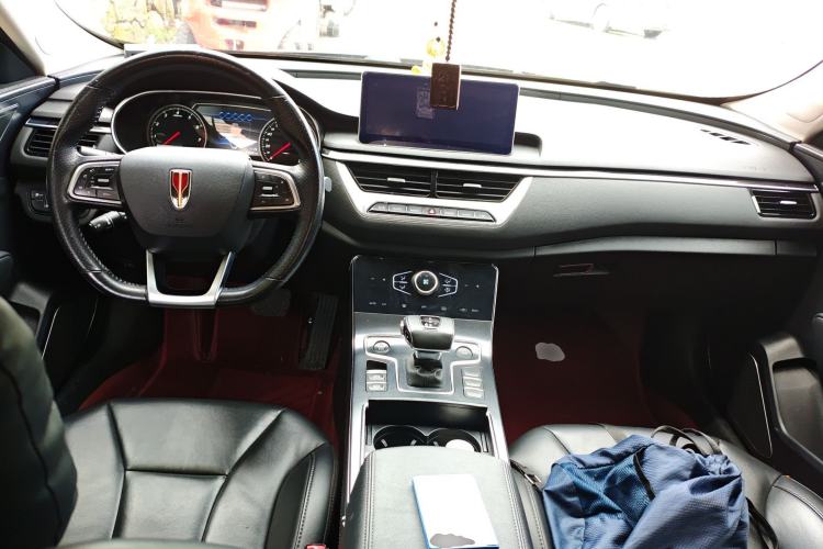 Used Hongqi H5 2022 Classic Model Facelift 1.8T Automatic Smart Connect Flagship Edition Center Console