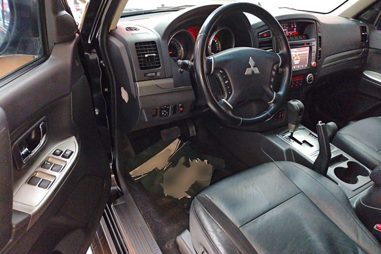 Used Mitsubishi Pajero 2014 3.0L Elite Edition
