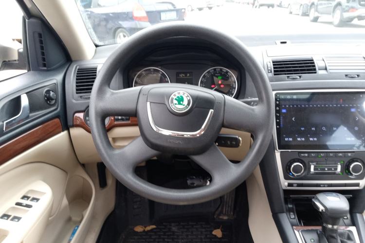 Used Skoda Octavia 2013 1.6L Automatic Yijun Edition Steering Wheel