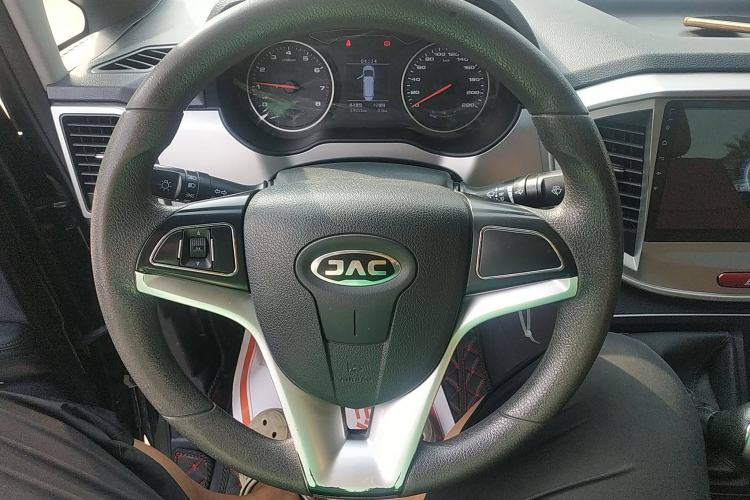 Used JAC Refine M4 2018 2.0L Manual Express Version
