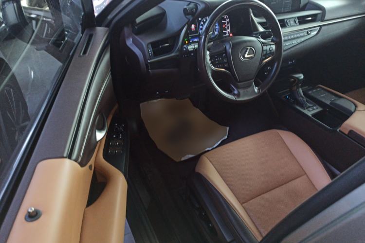 Used Lexus ES 2020 300h Deluxe Edition