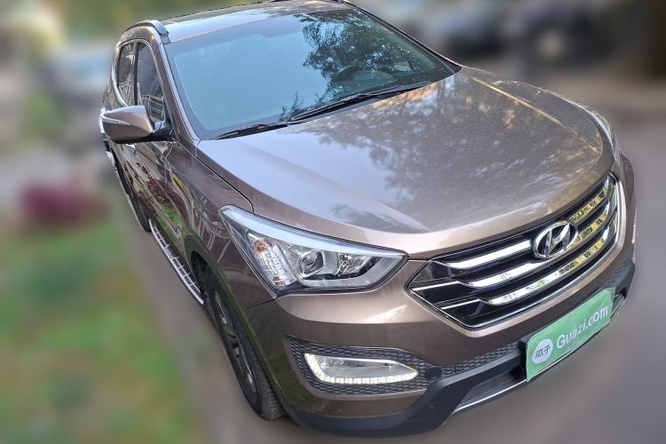Used Hyundai Santa Fe 2013 Revised Version 2.4L Automatic All-Wheel Drive Smart Type Front Right 45 Deg