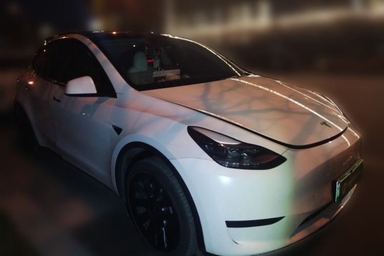 Used Tesla Model Y 2024 Rear-Wheel-Drive Version Front Right 45 Deg