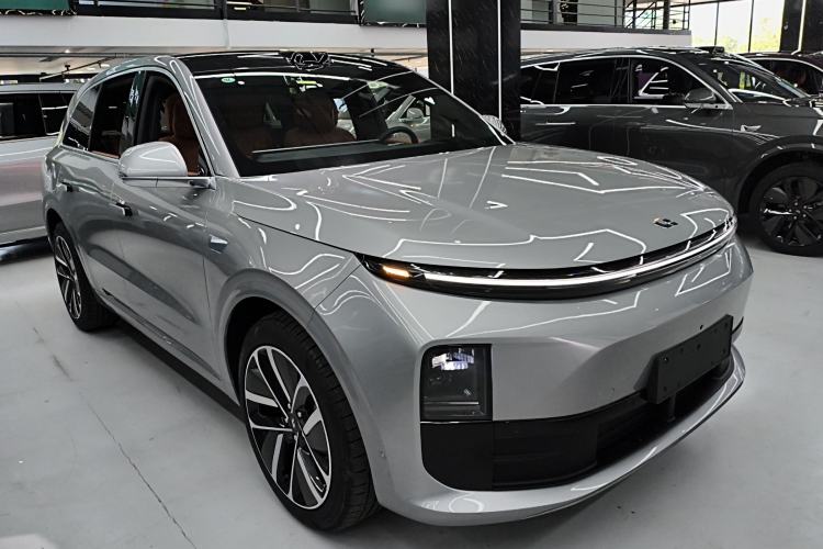 Used Li Auto L6 2024 Max Front Right 45 Deg