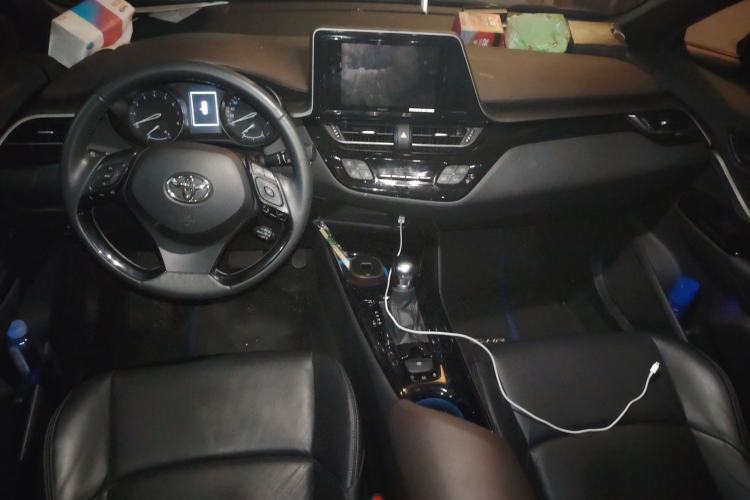 Used Toyota C-HR 2018 2.0L Flagship Sunroof Version China VI Standard