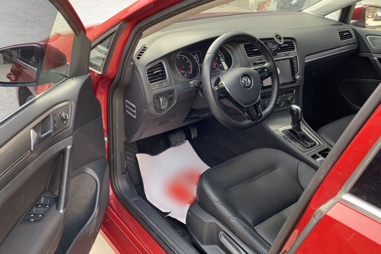 Used Volkswagen Golf 2015 1.4TSI Automatic Comfort Model Driver Seat