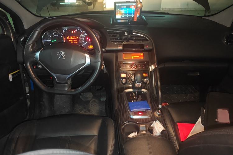 Used Peugeot 3008 2015 2.0L Automatic Trend Edition Center Console