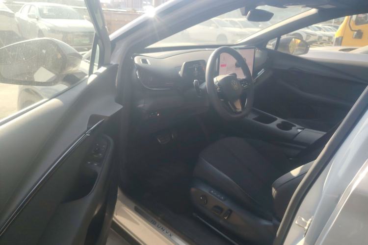 Used Volkswagen ID.UNYX 2024 Pro Long-Range Version