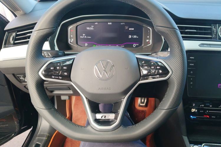 Used Volkswagen Magotan 2025 Revised Version Zhongxiang Edition 330TSI DSG Luxury Trim Steering Wheel