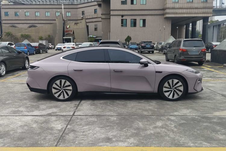 Used Geely Galaxy E8 2024 665 km Range Rear-Drive Starship Long-Range Version
