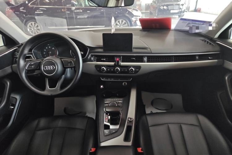 Used Audi A4L 2019 40 TFSI Ambition China VI Interior 2