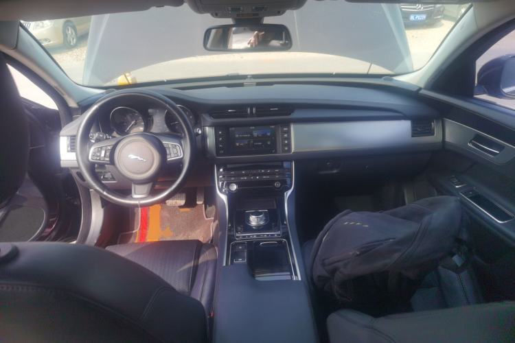 Used Jaguar XF 2016 XF 2.0T Two-Wheel-Drive Luxury Edition
