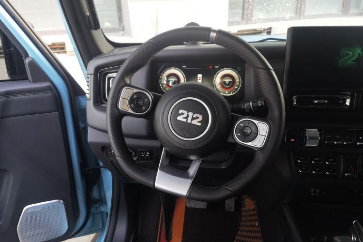 Used 212 T01 2025 2.0T Changfeng
