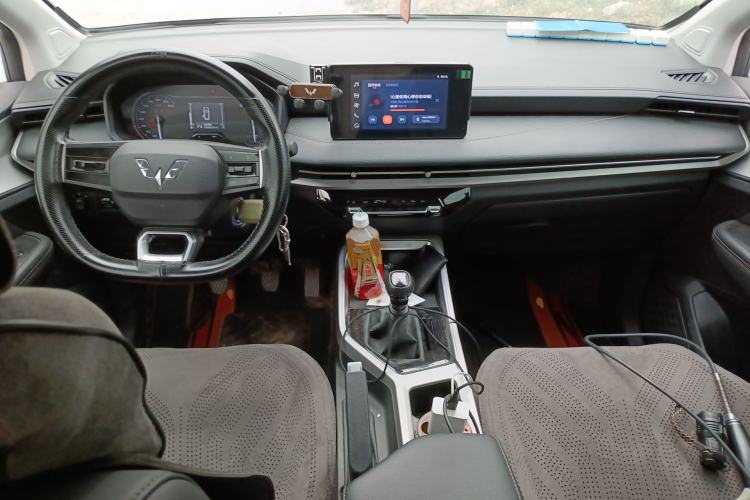 Used Wuling Jiachen 2022 1.5L Manual Light Comfort Edition Center Console