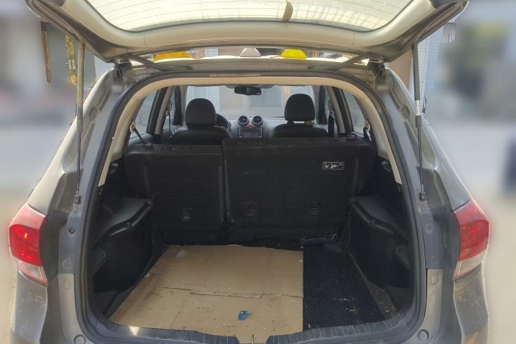 Used Haval H6 2013 Upgraded Model 2.4L Automatic Two-Wheel Drive Elite Version
