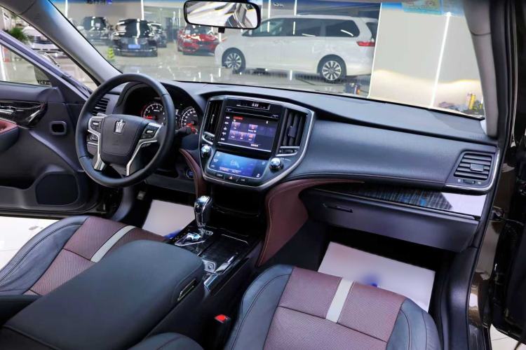 Used Toyota Crown 2017 2.0T Sport Edition Interior 4