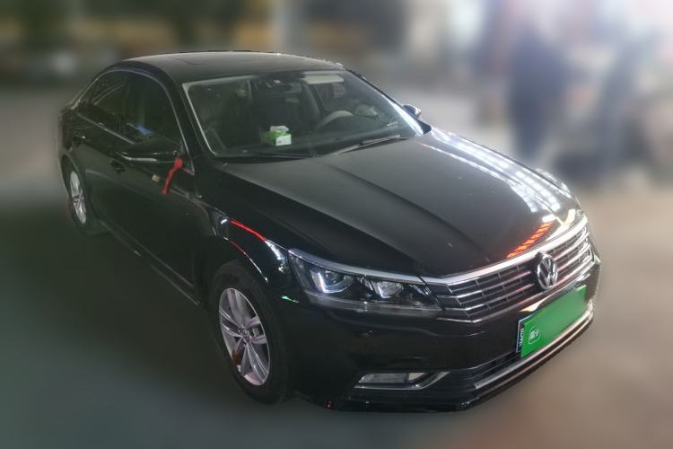 Used Volkswagen Passat 2016 330TSI DSG Luxury Edition Front Right 45 Deg