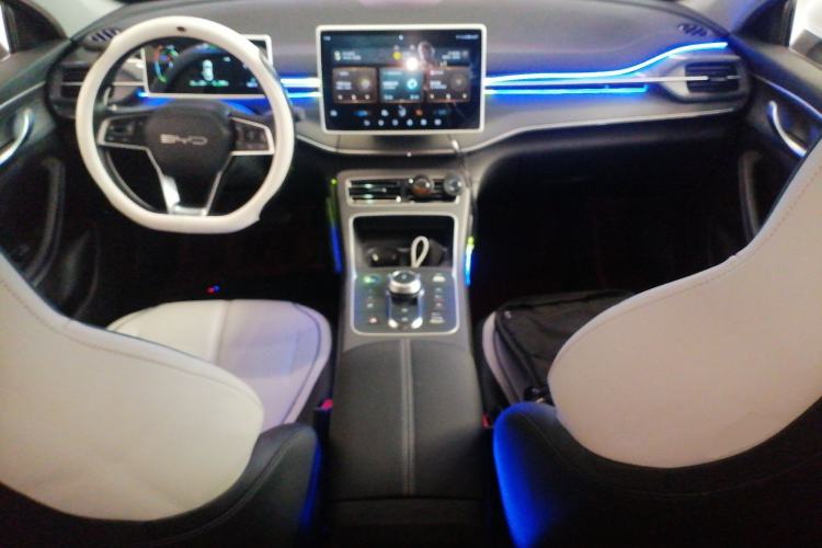 Used BYD Destroyer 05 2024 HONOR Edition DM-i 55KM Luxury Model Center Console