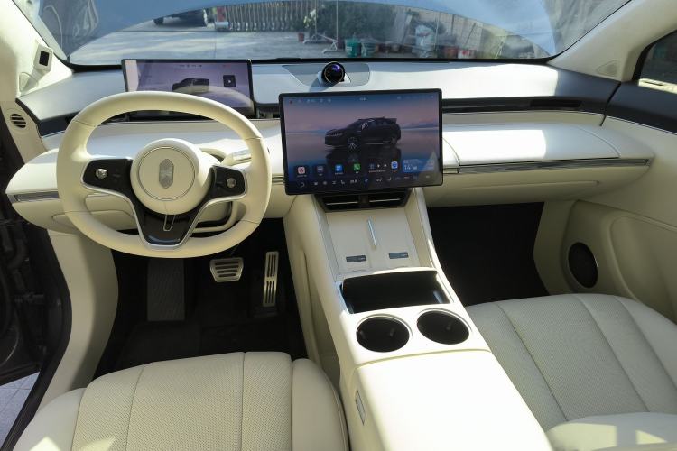 Used Hima Luxeed R7 2024 All-Electric 802 km Max
