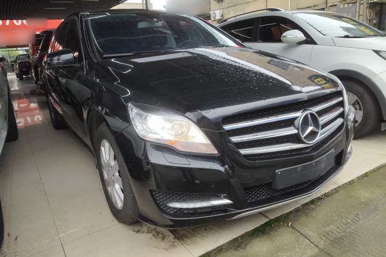 Used Mercedes-Benz R-Class 2014 R 320 4MATIC Business Model Front Right 45 Deg