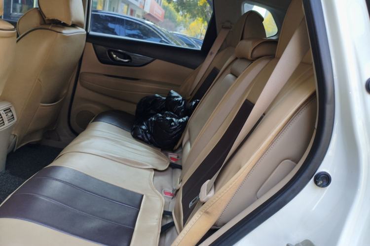 Used Nissan X-Trail 2014 2.5L CVT Leading Edition 4WD Left Rear Seat