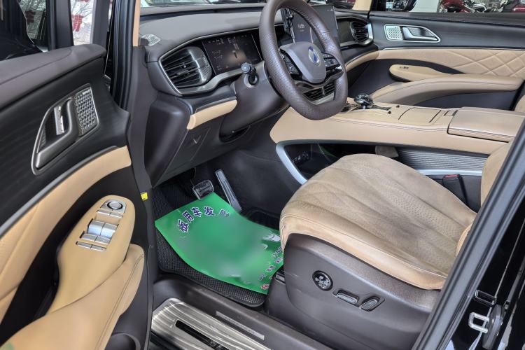 Used Denza D9 2025 DM-i Intelligent Drive 1020 Four-Wheel Drive Flagship Model
