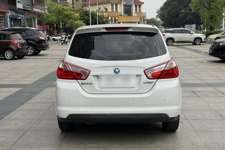 Used Venucia R50 2015 1.6L Automatic Fashion Edition
