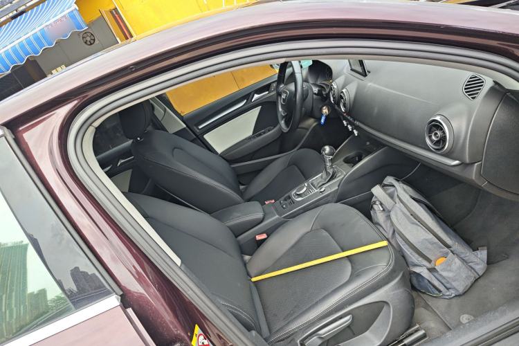 Used Audi A3 2014 Limousine 35 TFSI Automatic Advanced Model Right Front Seat