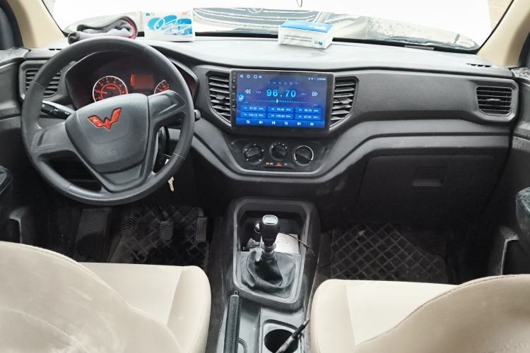 Used Wuling Hongguang V 2022 1.5L Jingqu Version Hydraulic Power Steering LAR Center Console