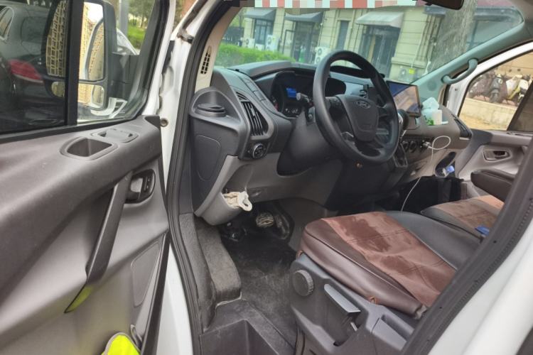 Used Ford Transit 2022 2.0T Gasoline Multi-Purpose Commercial Vehicle Mid-Drive Low-Roof Design with Dual Rear Doors Meeting China VI Emission Standards
