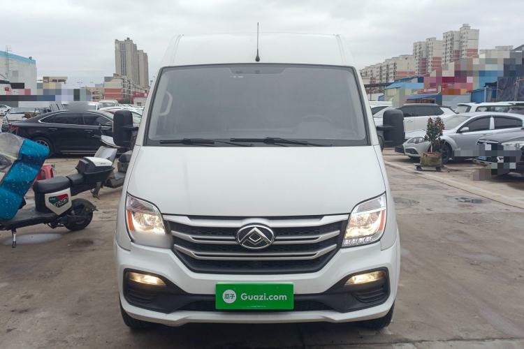 Used SAIC MAXUS Xintu V80 2024 City Distribution King PLUS Value Edition 6MT Short Wheelbase Mid-Roof Design 127 Ps 3 Seats