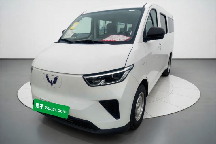 Used Wuling Yangguang 2024 300km Comfort-Grade Passenger Van 60kW