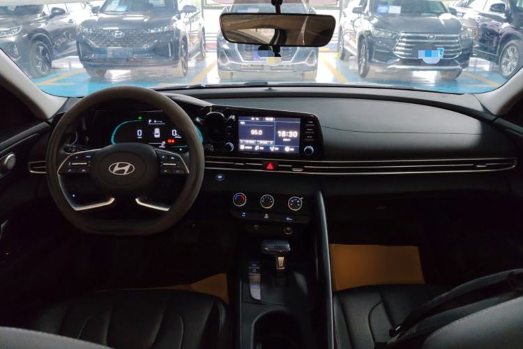 Used Hyundai Elantra 2023 1.5L CVT GLX Elite Edition Center Console