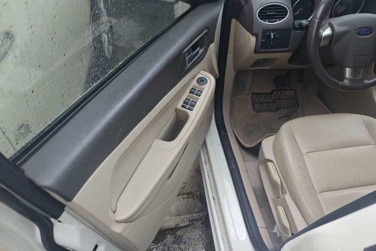 Used Ford Focus 2013 Hatchback Classic 1.8L Automatic Fashion Edition
