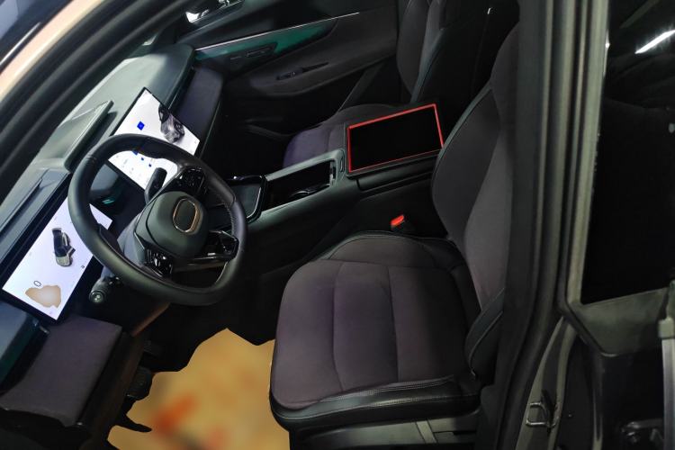 Used Lynk & Co 08 EM-P 2023 220 km Limited-Time Edition
