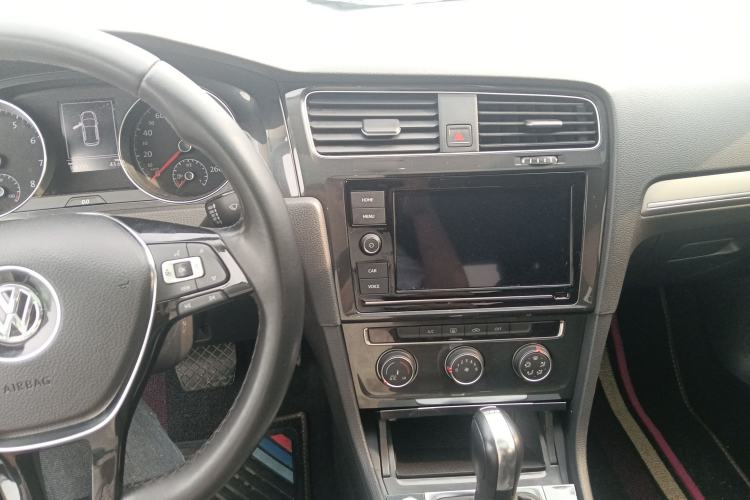 Used Volkswagen Golf 2019 280TSI DSG Comfort Version China VI Standard Center Console