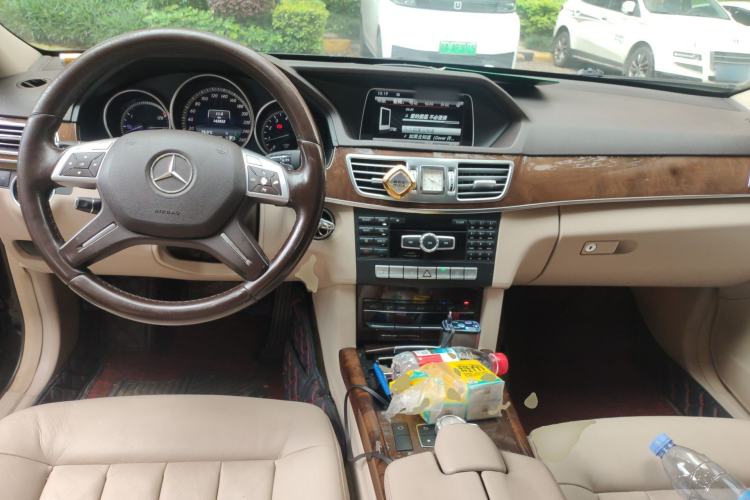 Used Mercedes-Benz E-Class 2014 E 260 L Luxury Model Center Console