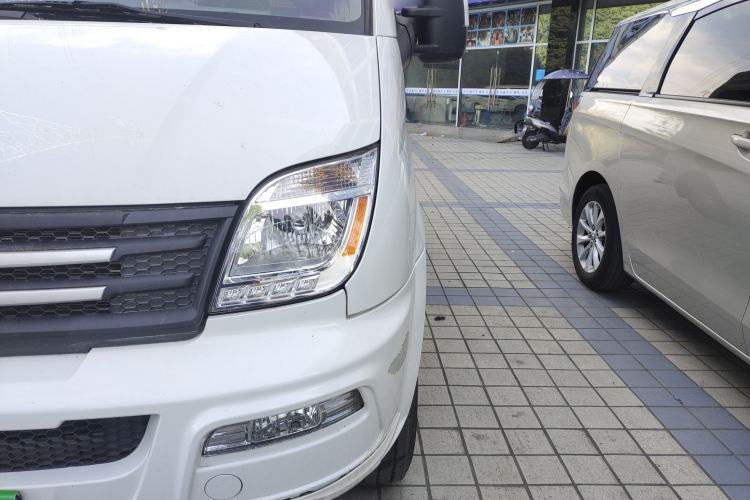 Used SAIC MAXUS Xintu V80 2021 2.0T Manual Classic Aoyuntong Short Wheelbase Mid-Roof 5/6-Seater Left Front Headlight