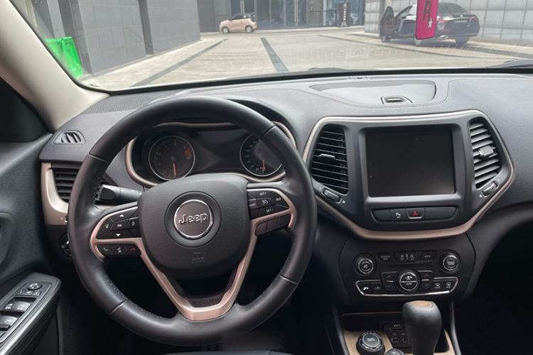 Used Jeep Cherokee 2016 2.4L Professional Smart Version