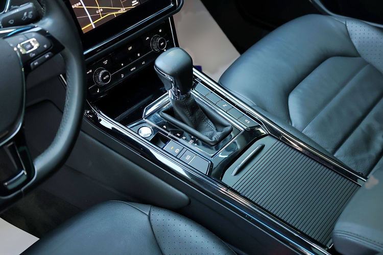 Used Volkswagen Phideon 2018 Revised Version 380TSI Two-Wheel Drive Business Edition
