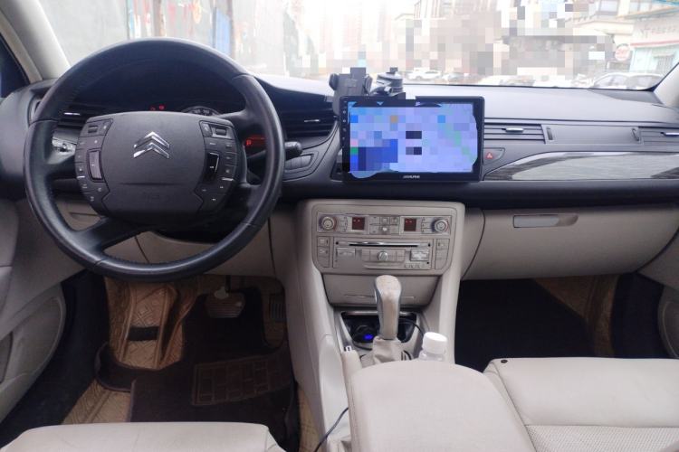 Used Citroen C5 2010 2.3L Automatic Luxury Edition Center Console